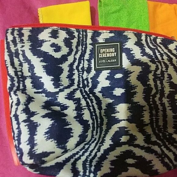 2 hand/makeup bags *randomized * - Picture 2 of 8